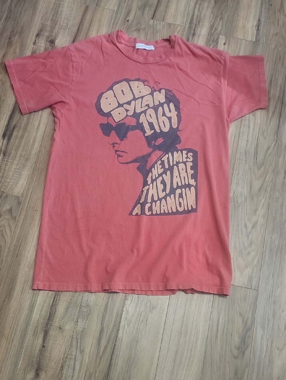 Daydreamer Coral Graphic Tee - Picture 7 of 8